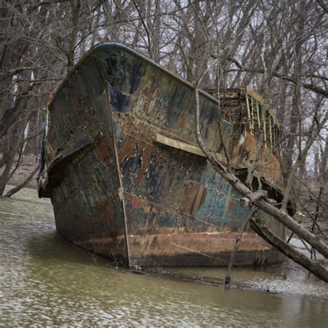 Kayakers Uncover a Ghost Ship on the Ohio River (28 pics)