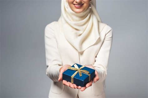 gifts for ramadan from non muslim friends