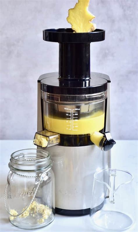 Ginger Juice Using Juicer