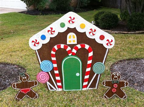 th?q=gingerbread%20house%20decorations%20outdoor