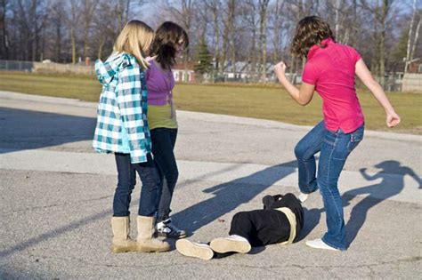 girl fight with boy
