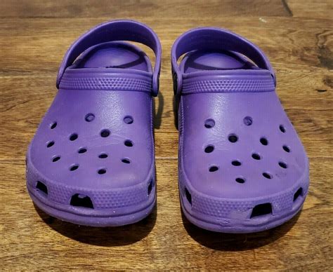 girls purple crocs size 3