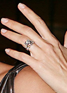 gisele bundchen engagement ring picture