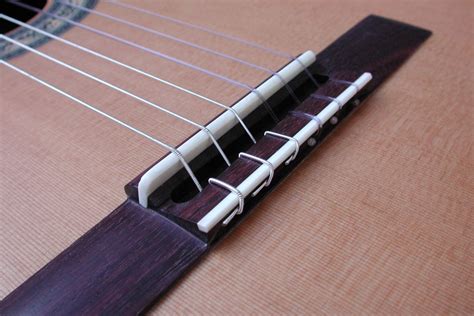 Neck width of classical guitars and steelstring guitars