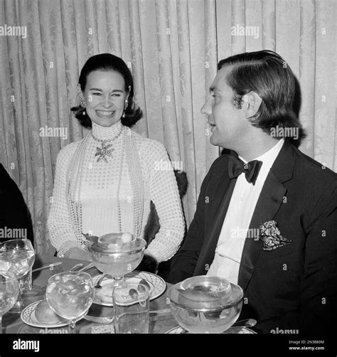 gloria vanderbilt spouse