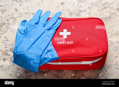 Gloves Use In First Aid Kit
