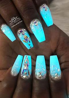 Glow In The Dark Acrylic Nails Designs: A Trending Nail Art In 2023