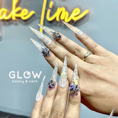 glow bakery and nails