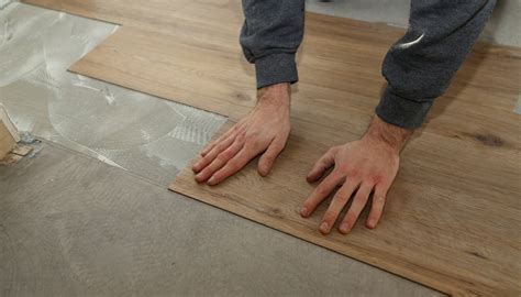 glue vinyl plank