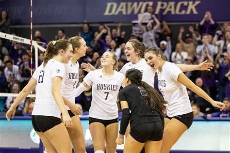 Huskies advance in NCAA volleyball tournament with little drama in home