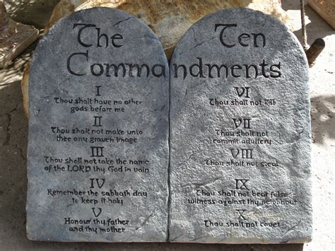 god writes the 10 commandments on stone