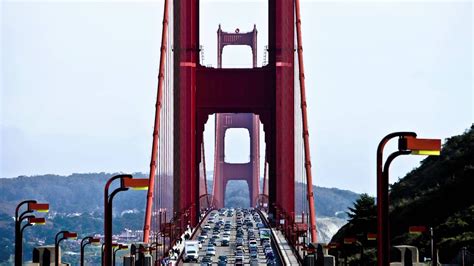 golden gate bridge flexing in the wind