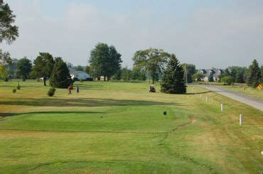 golf courses near birch run