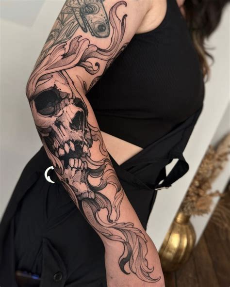 gothic sleeve