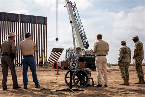 governor abbott texas border wall