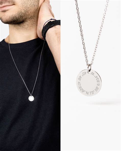 gps tracker necklace