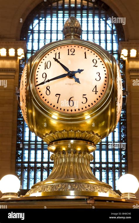 grand central station new york wall clock