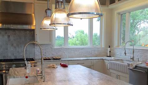10 Outstanding Examples of Granite Kitchen Countertops