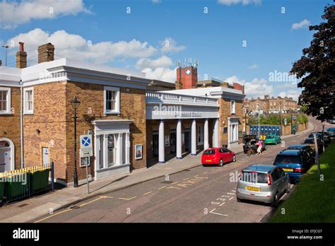 gravesend train station parking