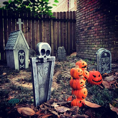 Pin by Ursula Clover on Halloween graveyard Scary halloween
