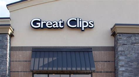 great clips hours near me open now