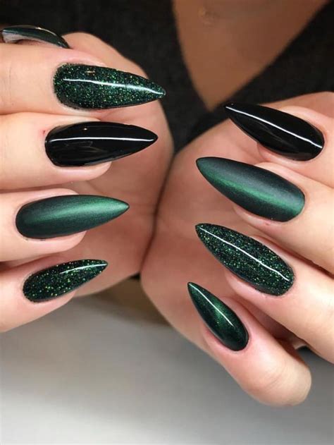15+ Vibrant Green Nail Designs Look Refreshing Green acrylic nails, Emerald nails, Green nail