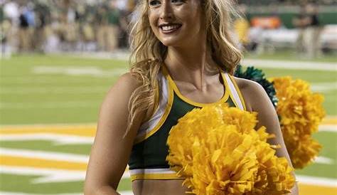 Green Bay Packers Cheerleaders highfive Rodgers | the Green Bay Packers