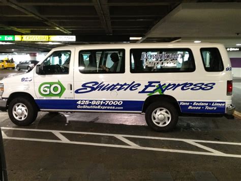 green bay area hotels with airport shuttle
