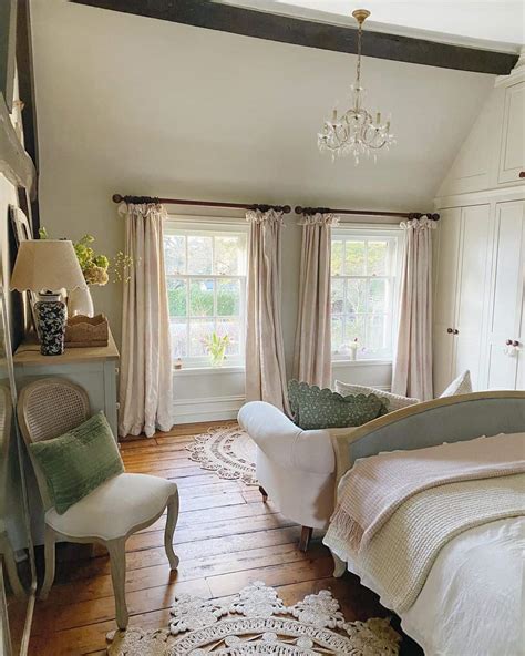 Green Curtain In Bedroom