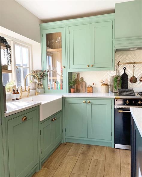 15 Ways to Decorate With Green in the Kitchen