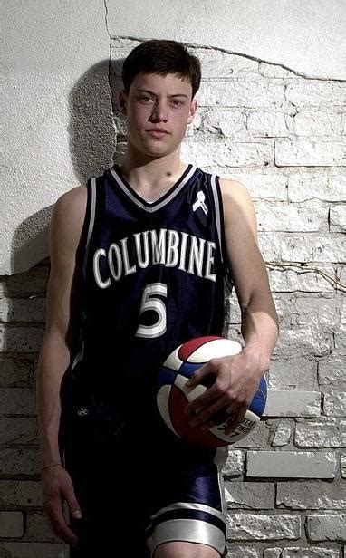 O Massacre de Columbine CreepypastaBR Amino