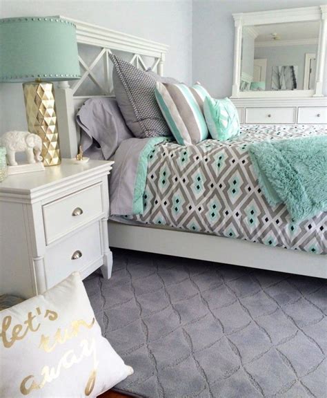 Decorating A Mint Green Bedroom Ideas & Inspiration