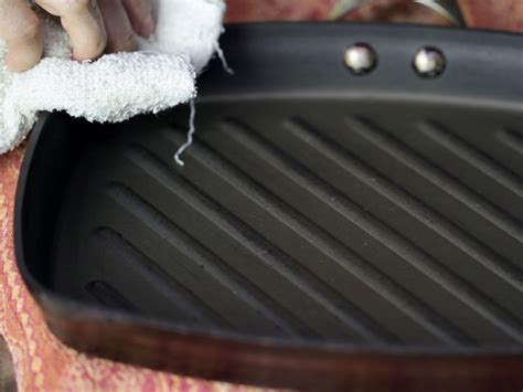 Grill Pan Removal