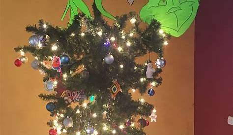 Grinch Christmas Tree Images Ideas De Decoración De Navidad Decoración De Navidad