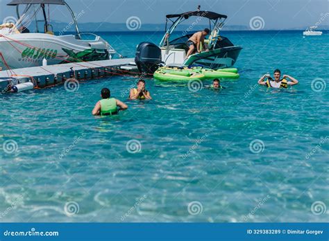 group on speedboat