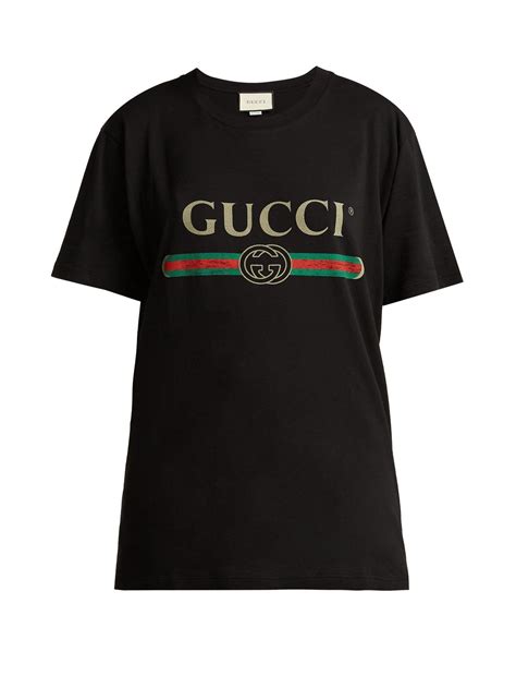 gucci logo t shirt street style