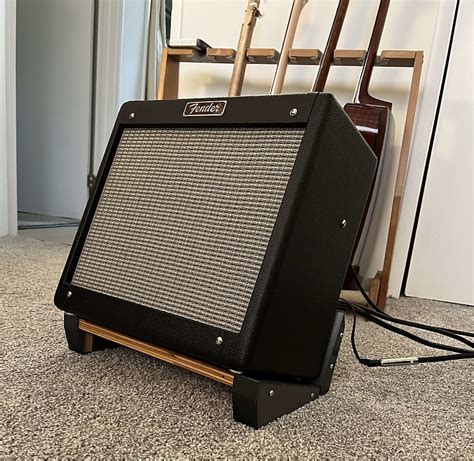 Guitar Amp Kickstand