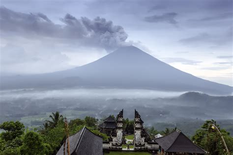 gambar gunung agung