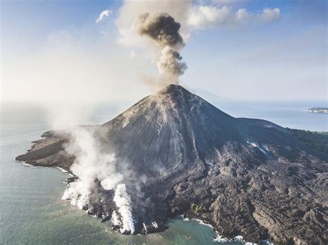 gunung anak krakatau erupsi