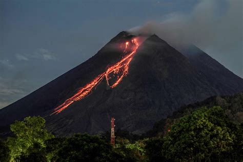 gunung berapi yang masih aktif