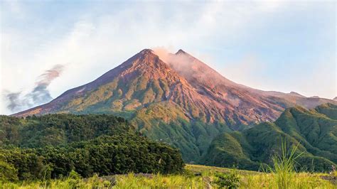 gunung marapi dan merapi