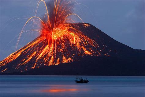 gunung meletus terbaru di indonesia