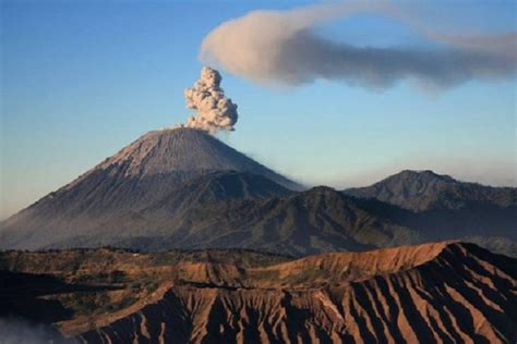 gunung semeru meletus 2022