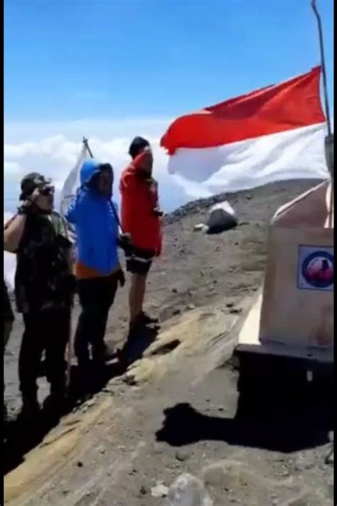 Upacara Keagamaan di Gunung Slamet