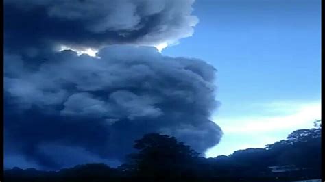 gunung tangkuban perahu meletus