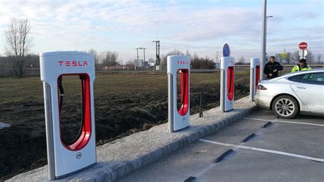 Már épül az első 20 állásos Tesla Supercharger Magyarországon