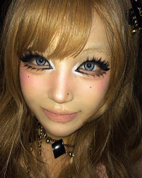 gyaru makeup