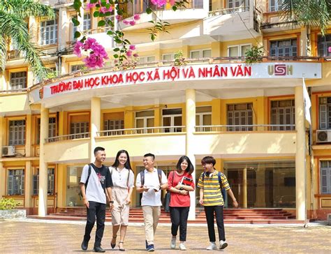 học phí đại học nhân văn