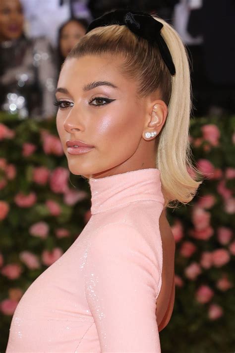 hailey bieber met gala makeup