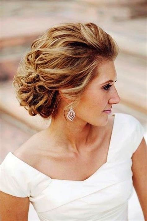 Unique Hairstyles For Short Hair For Mother Of The Bride With Simple Style
